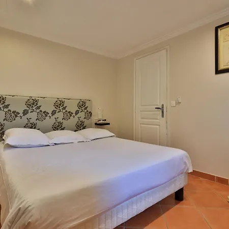 绿宝石公寓酒店 3* 胡安莱潘