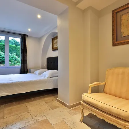 绿宝石公寓酒店 3* 胡安莱潘