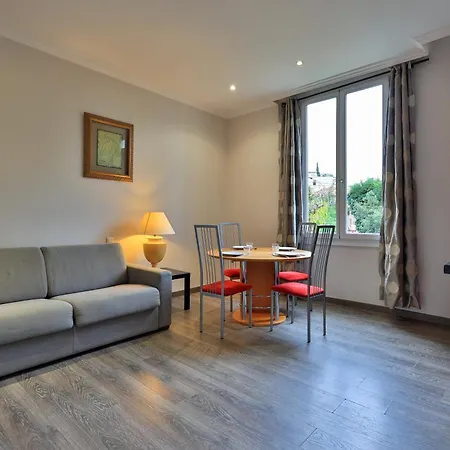 绿宝石公寓酒店 3* 胡安莱潘