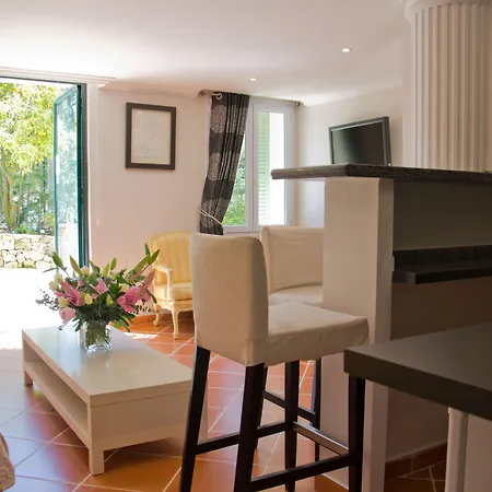 绿宝石公寓酒店 3*