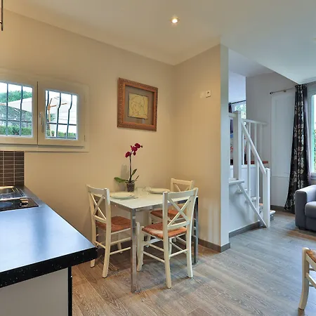 绿宝石公寓酒店 3* 胡安莱潘